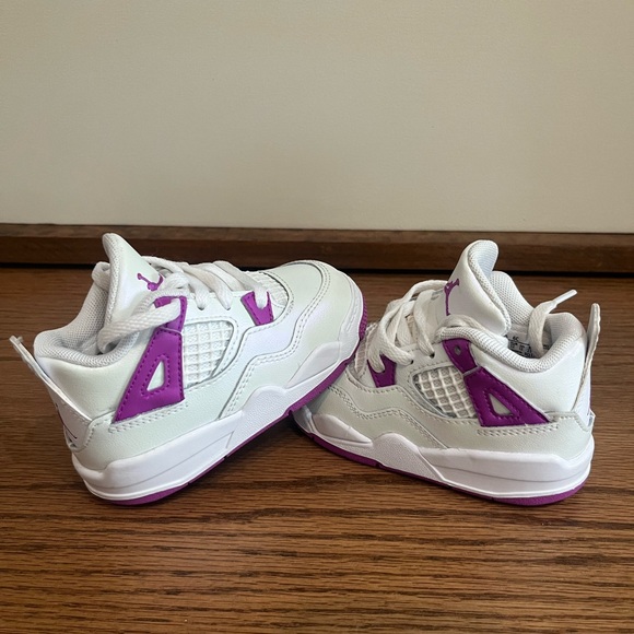 Nike Jordan 4 Kids Sneaker Hyper Violet in Excellent Condition with Box - Picture 10 of 12
